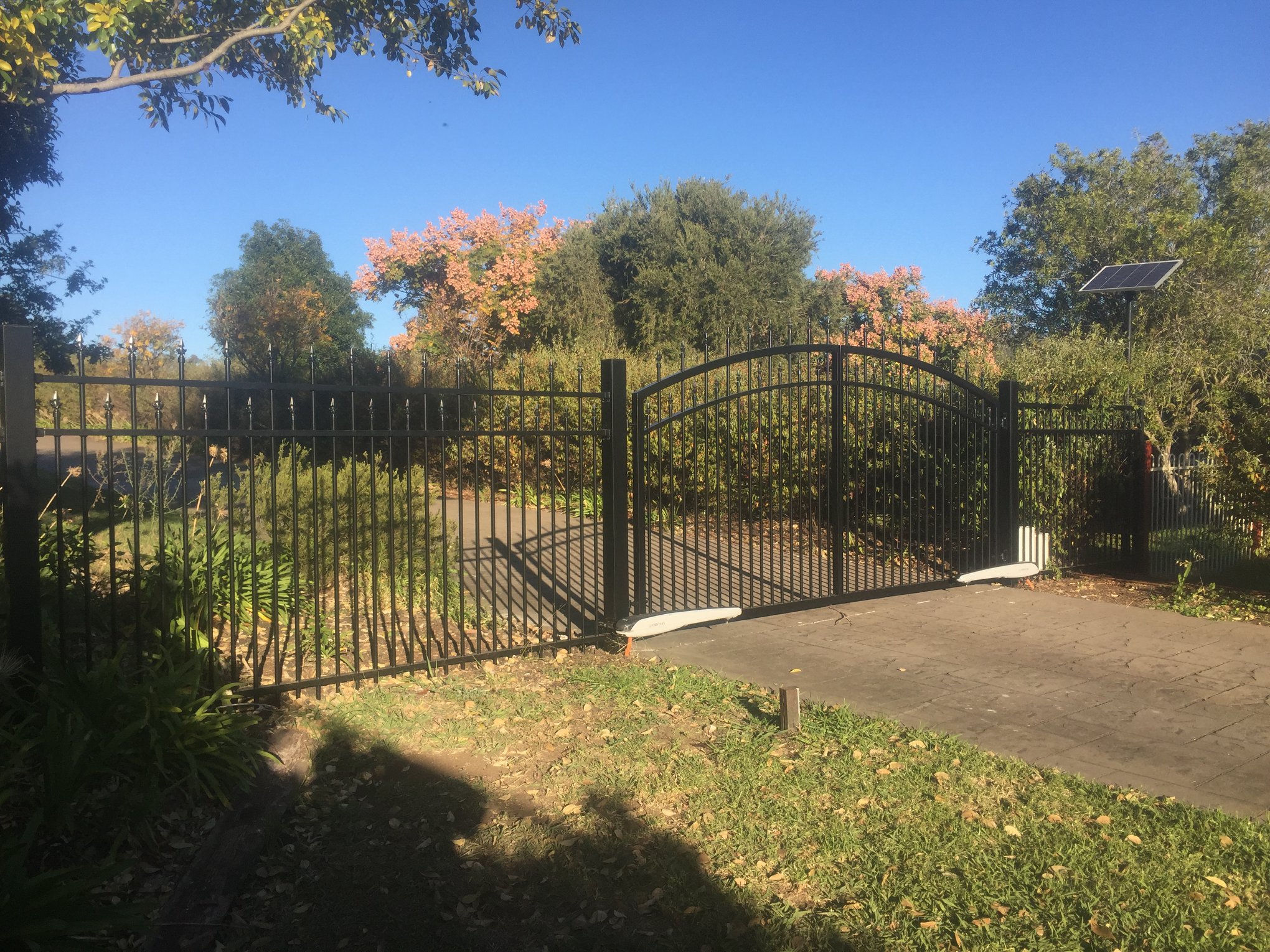 Arch spear top driveway swing gate glenvale